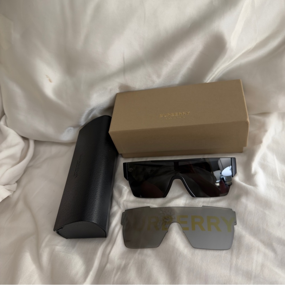 Burberry Black Sunglasses - Picture 4 of 10